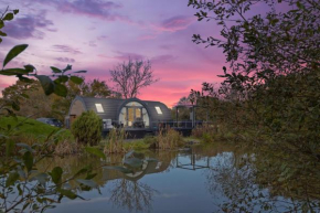Choller Lake Lodges - The Lake House With Private Hot Tub